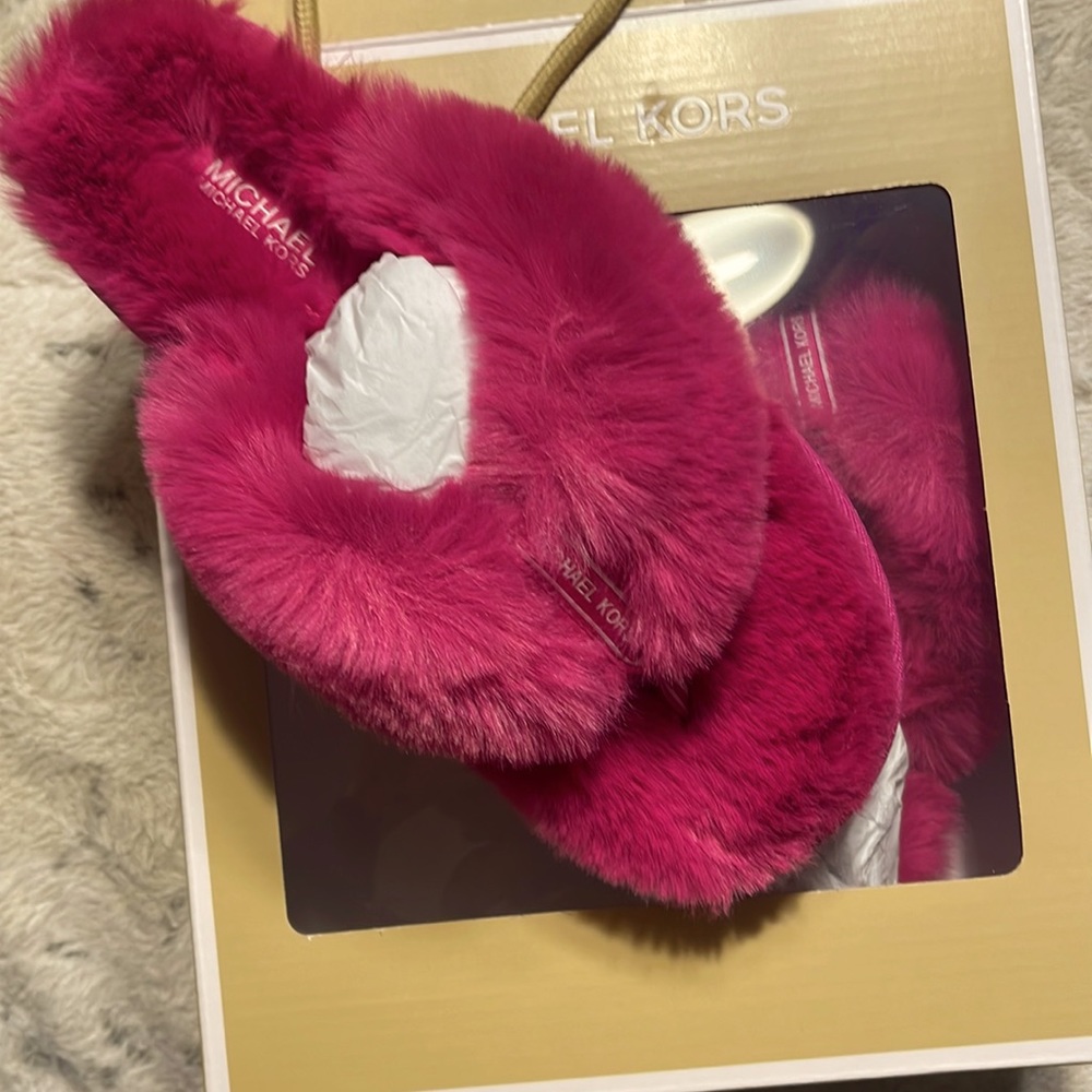 New in box Michael Kors fuzzy sandals - Picture 1 of 4
